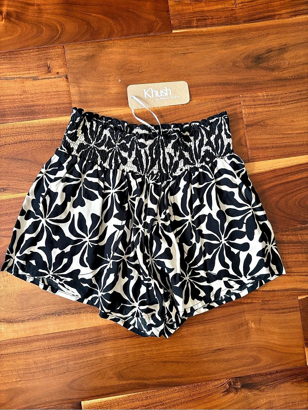 Kush Floral High-Waist Shorts in Black & White Size XS